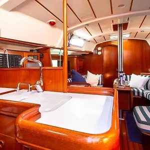 Deliziosa Barca A Vela In Esclusiva Con Parcheggio Gratuito Sanremo